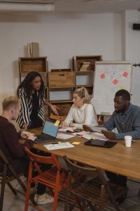 A woman leads a team discussion.